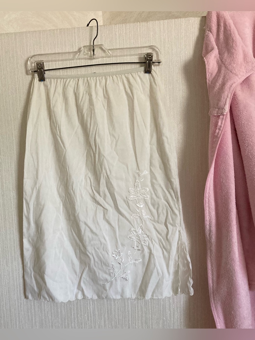 Schrank vintage embroidered slip